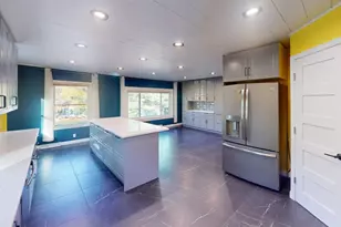 13510 Knollway Dr N, Minnetonka, MN 55305 - Photo 9