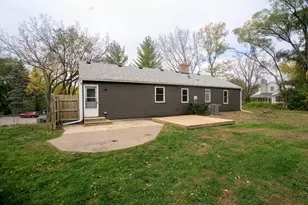 13510 Knollway Dr N, Minnetonka, MN 55305 - Photo 23