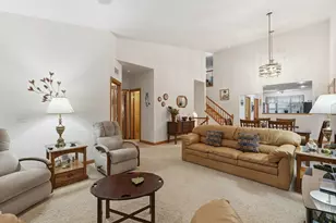 7147 Arthur Dr, Woodbury, MN 55125 - Photo 5