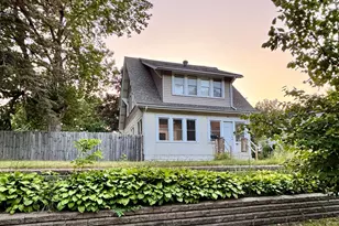 929 Barclay St, Saint Paul, MN 55106 - Photo 1