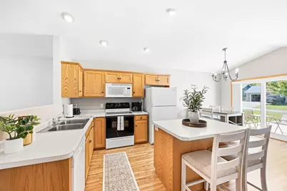 460 Minnesota Street NW, Hutchinson, MN 55350 - Photo 3