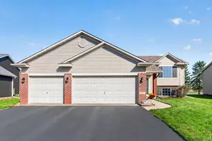 911 Cobblestone Ln, Belle Plaine, MN 56011 - Photo 3