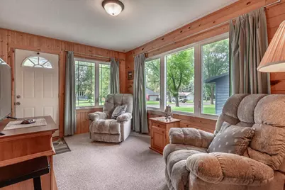 1320 S Mabelle Avenue, Fergus Falls, MN 56537 - Photo 9