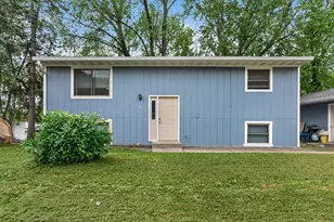 302 W Maple St, Roberts, WI 54023 - Photo 1