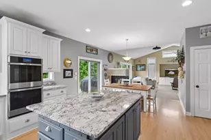 10346 Fallgold Parkway N, Brooklyn Park, MN 55443 - Photo 13