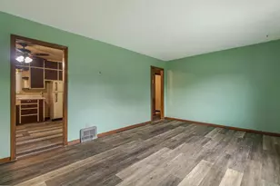 521 S 2nd St, La Crescent, MN 55947 - Photo 7