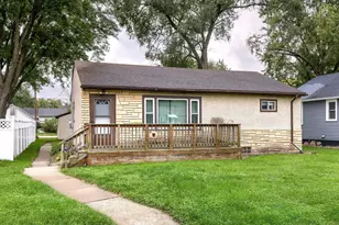 521 S 2nd St, La Crescent, MN 55947 - Photo 1