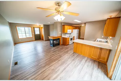 733 Baylee Place SW, Pine Island, MN 55963 - Photo 3