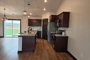 1088 Cullen St, Saint Peter, MN 56082 - Photo 7