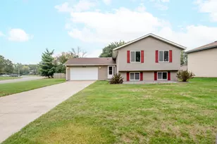 8112 Lad Pkwy, Brooklyn Park, MN 55443 - Photo 39