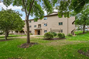 925 Bahls Dr, Hastings, MN 55033 - Photo 1