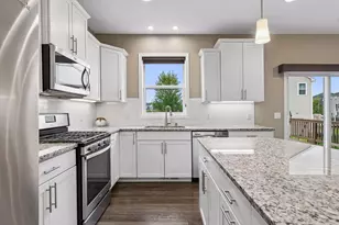 9135 Lighthouse Ln, Woodbury, MN 55129 - Photo 9