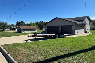 527 Madison Ave SE, Wadena, MN 56482 - Photo 3