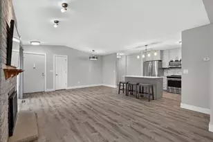 2261 Wildwood Cir, Minnetonka, MN 55305 - Photo 5