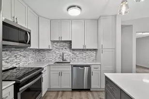 2261 Wildwood Cir, Minnetonka, MN 55305 - Photo 11