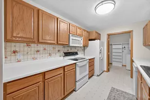 670 Monn Ave, Vadnais Heights, MN 55127 - Photo 5