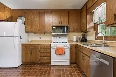 750 Viking Drive E, Maplewood, MN 55117 - Photo 11
