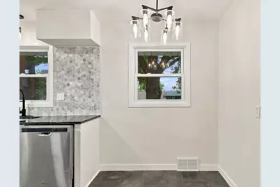 1038 Larpenteur Avenue W, Saint Paul, MN 55113 - Photo 21