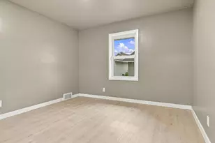 1038 Larpenteur Ave W, Saint Paul, MN 55113 - Photo 33