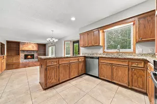 13610 Georgia Dr, Apple Valley, MN 55124 - Photo 9