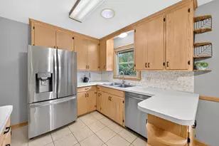 13819 Bellevue Dr, Minnetonka, MN 55345 - Photo 11