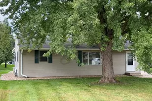 2310 10th Ave SW, Austin, MN 55912 - Photo 9
