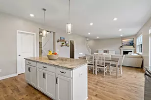 2140 Windermere Cir, Shakopee, MN 55379 - Photo 9
