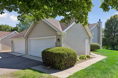10237 Arrowwood Drive, Eden Prairie, MN 55347 - Photo 3
