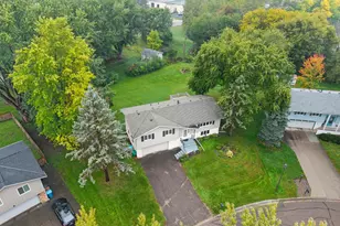 5705 Phoenix St, Golden Valley, MN 55422 - Photo 3