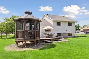 1049 Bonnieview Dr, Woodbury, MN 55129 - Photo 37