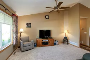 730 Tyler St SW, Hutchinson, MN 55350 - Photo 3