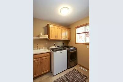 730 Tyler Street SW, Hutchinson, MN 55350 - Photo 9