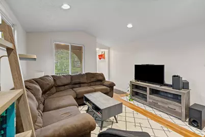 1027 5th Street E, Saint Paul, MN 55106 - Photo 5