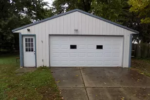 113 Center St, Jackson, MN 56143 - Photo 3