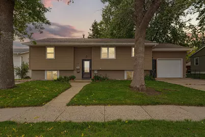 109 10th Avenue SE, Waseca, MN 56093 - Photo 3