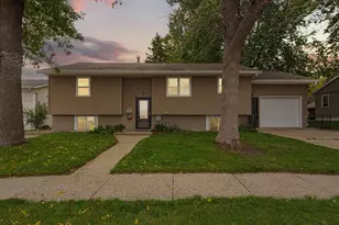 109 10th Ave SE, Waseca, MN 56093 - Photo 3