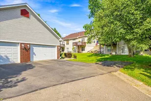2442 Autumn Ridge Ct, Chanhassen, MN 55317 - Photo 3