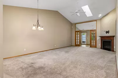 7658 Newbury Road, Woodbury, MN 55125 - Photo 5