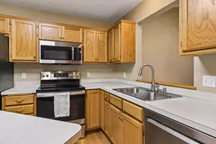 7658 Newbury Rd, Woodbury, MN 55125 - Photo 11
