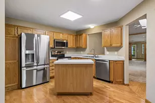 7658 Newbury Rd, Woodbury, MN 55125 - Photo 9