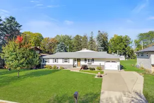 207 E Hollett St, Tracy, MN 56175 - Photo 1