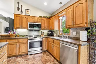 994 Stratford Ln W, Burnsville, MN 55337 - Photo 17