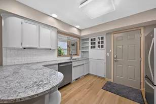 525 Sterling St S, Maplewood, MN 55119 - Photo 5