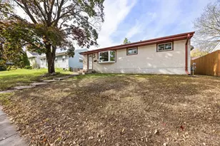 1097 Dale St N, Saint Paul, MN 55117 - Photo 11