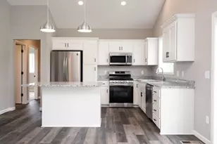 984 Willow Gln Ave, Somerset, WI 54025 - Photo 5