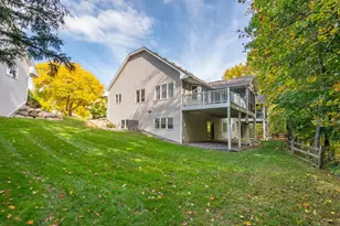 19580 Waterford Ct, Shorewood, MN 55331 - Photo 23