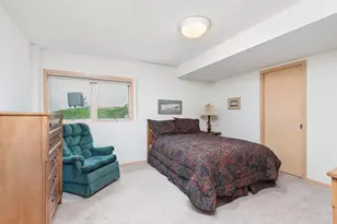 19580 Waterford Ct, Shorewood, MN 55331 - Photo 17