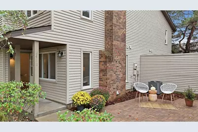 4711 Lund Point, Eagan, MN 55122 - Photo 3