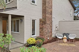 4711 Lund Point, Eagan, MN 55122 - Photo 3