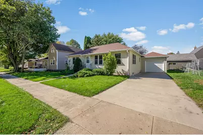 412 S Nicollet Street, Blue Earth, MN 56013 - Photo 1